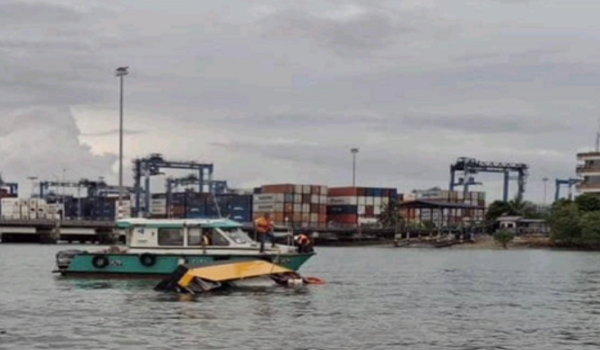 Bot terbalik di Tanjung Harapan, dua masih hilang